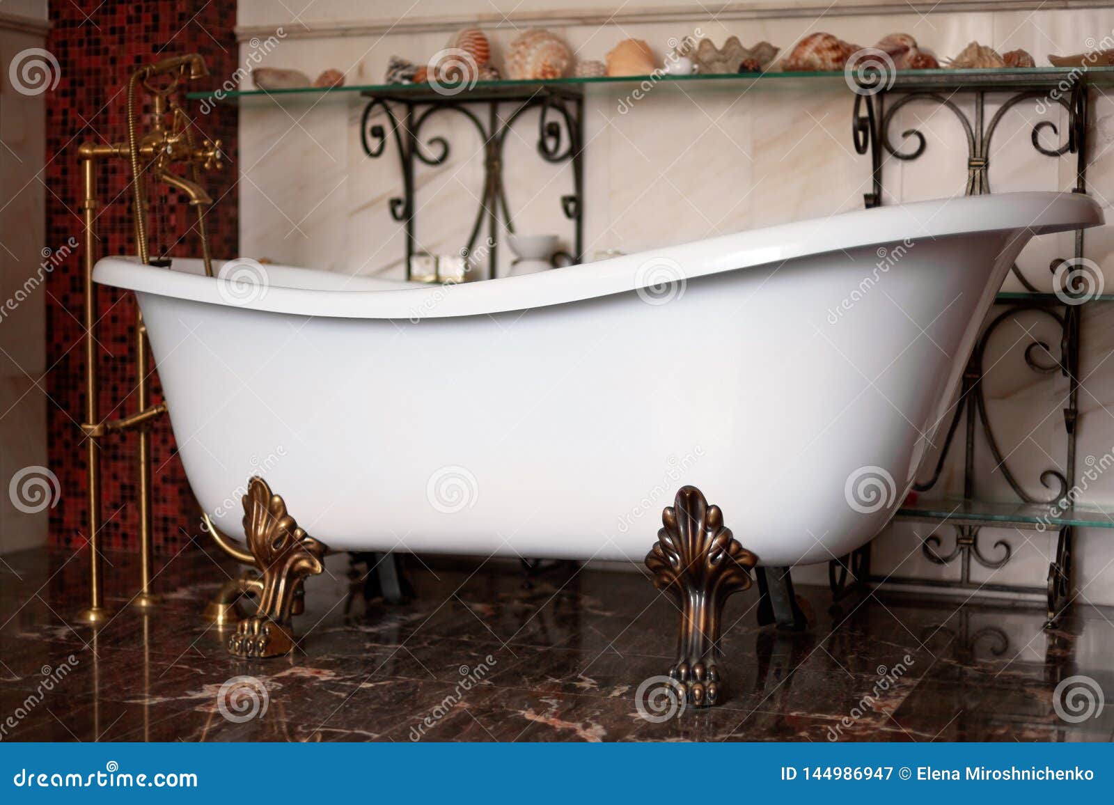 Luxury Vintage Bronze Clawfoot Free-standing Bathtube in Exquisite ...