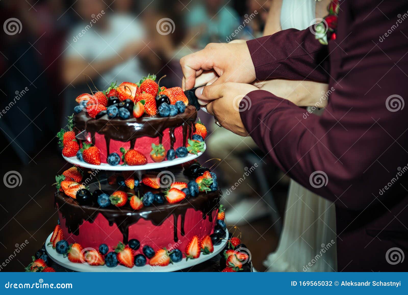 Chocolate wedding cake - Decorated Cake by BeesNees - CakesDecor