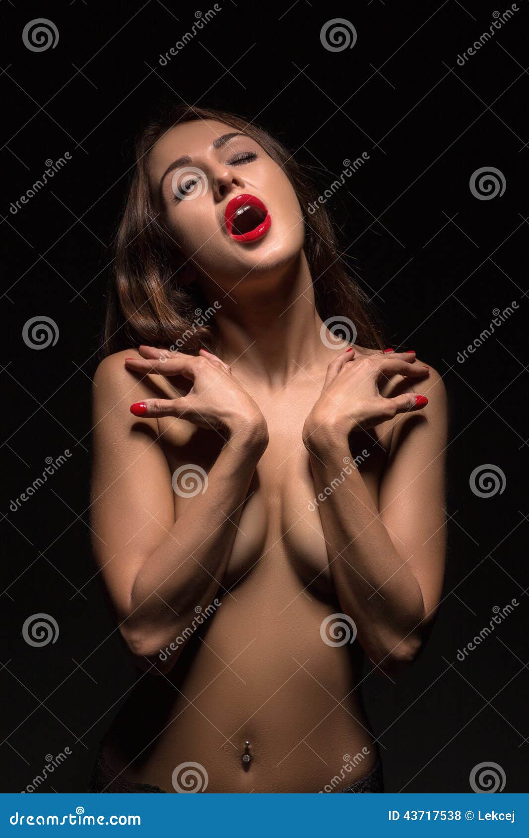 Woman Screaming Orgasm 13