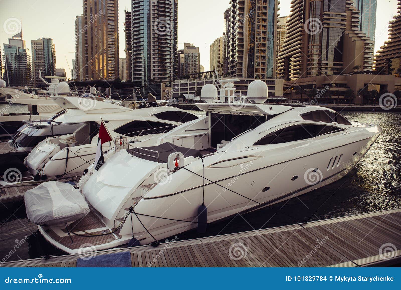 dubai marina yacht parking