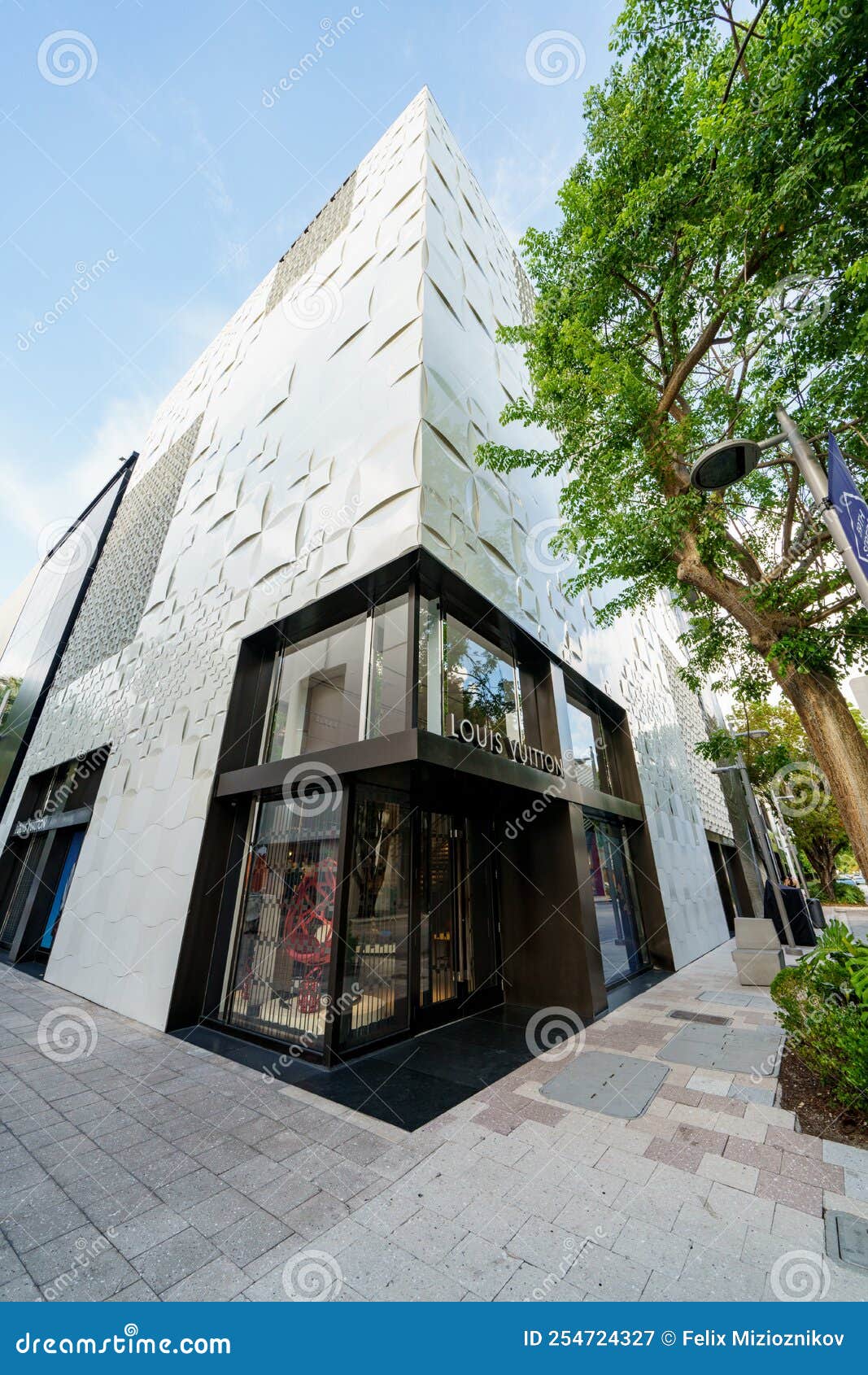 LV Louis Vuitton Design District Miami Streetview Editorial Photography -  Image of destination, travel: 254724327