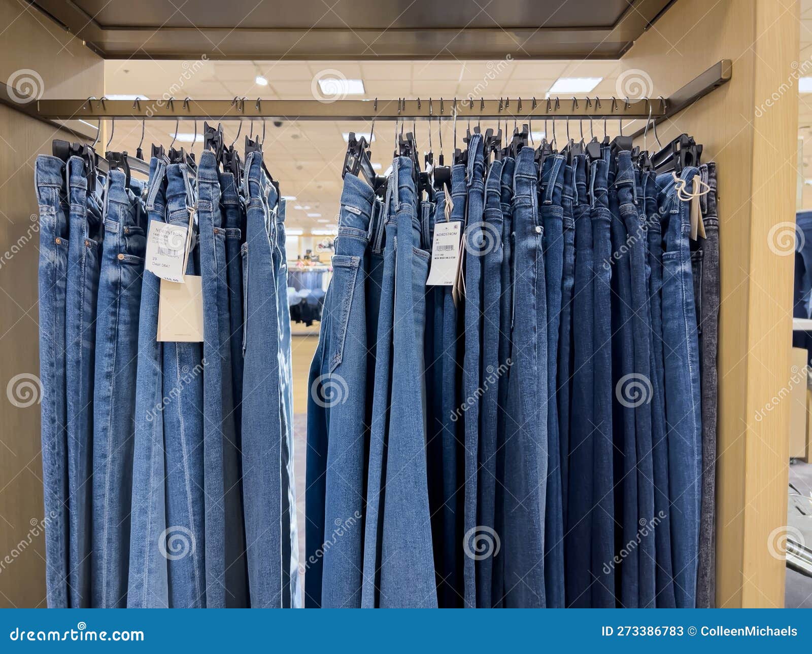 Lynnwood Wa Usa Circa March 2023 : Vista Aproximada De Jeans Para