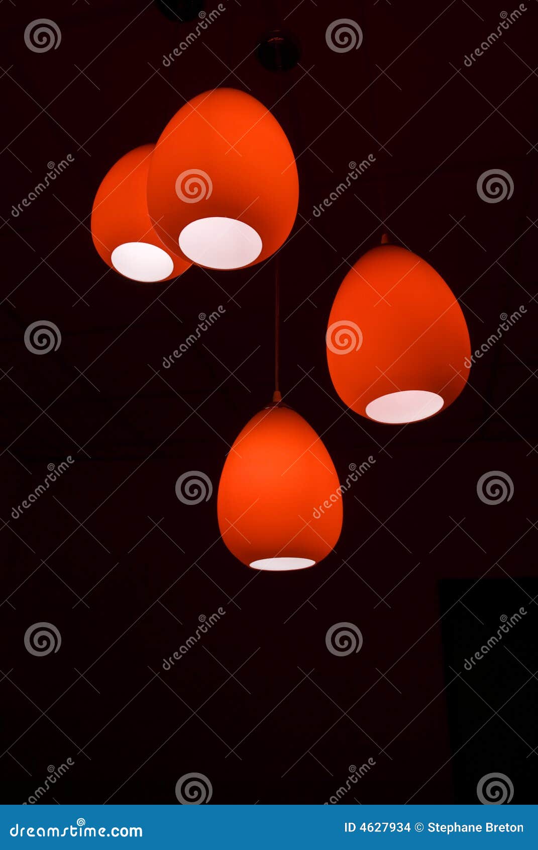 Lámparas rojas foto de archivo. Imagen de interior, cristal 4627934