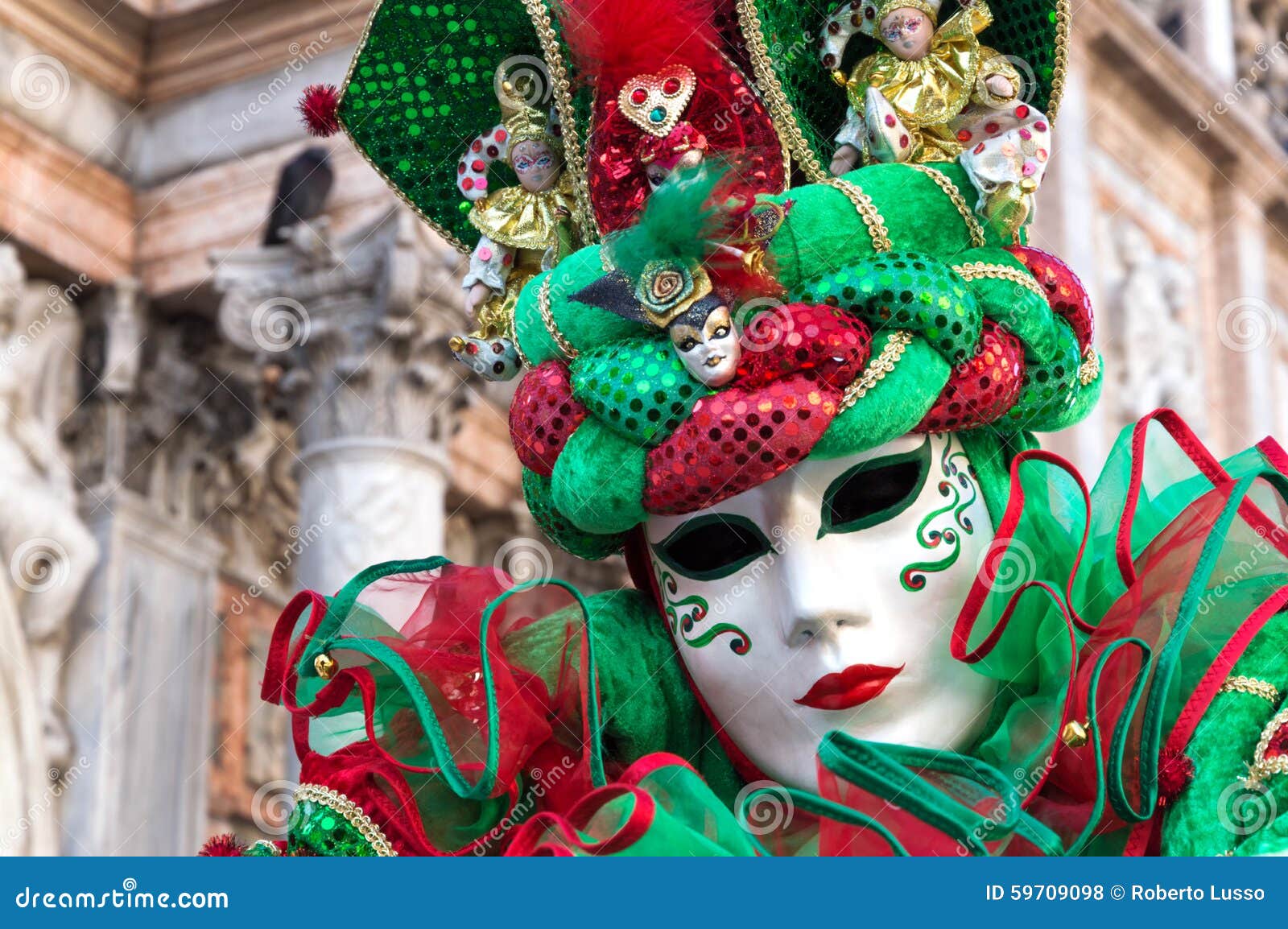 Máscara de carnaval de venecia durante el carnaval en venecia italia
