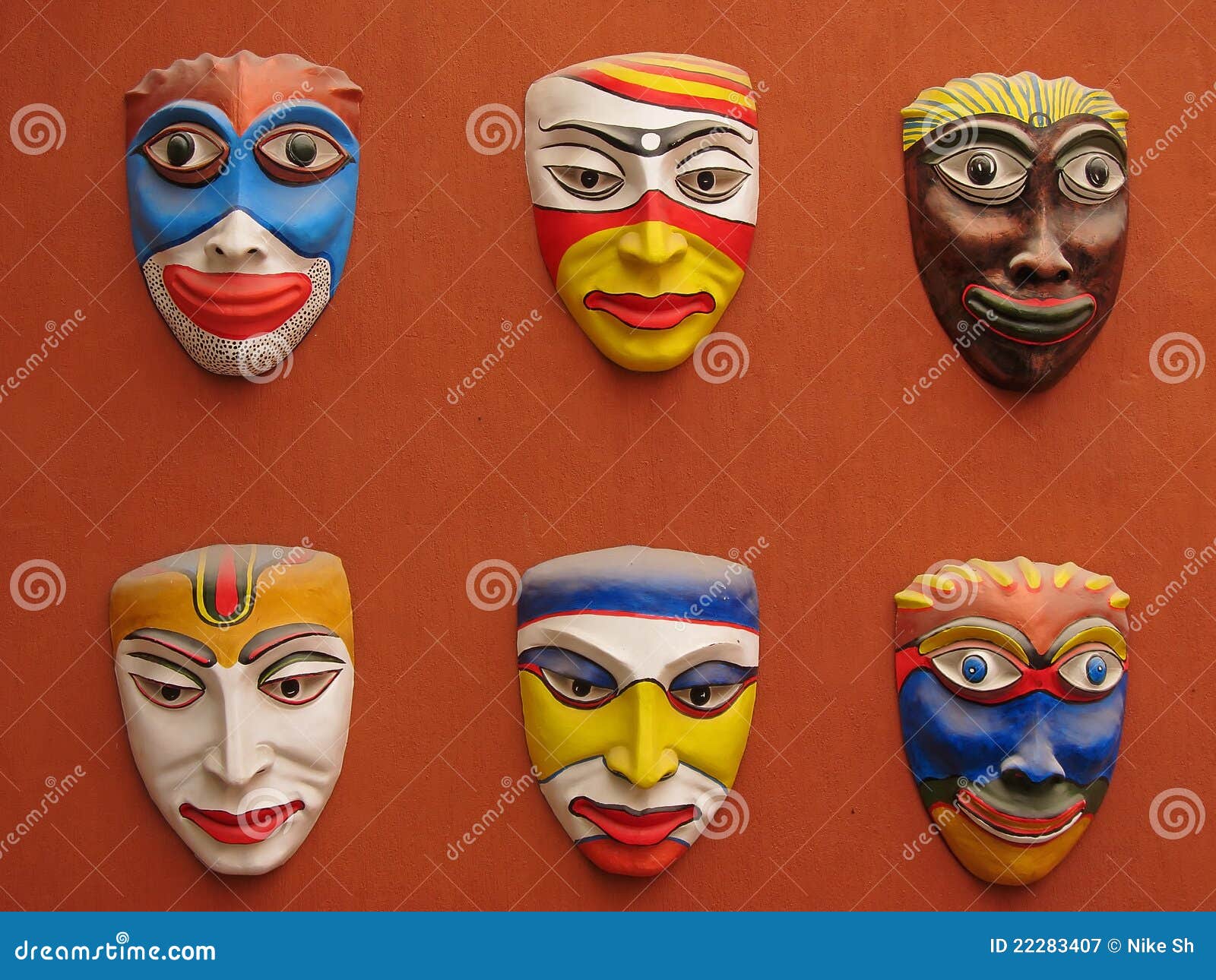 juez toma una foto Vamos Máscaras asiáticas imagen de archivo. Imagen de halloween - 22283407