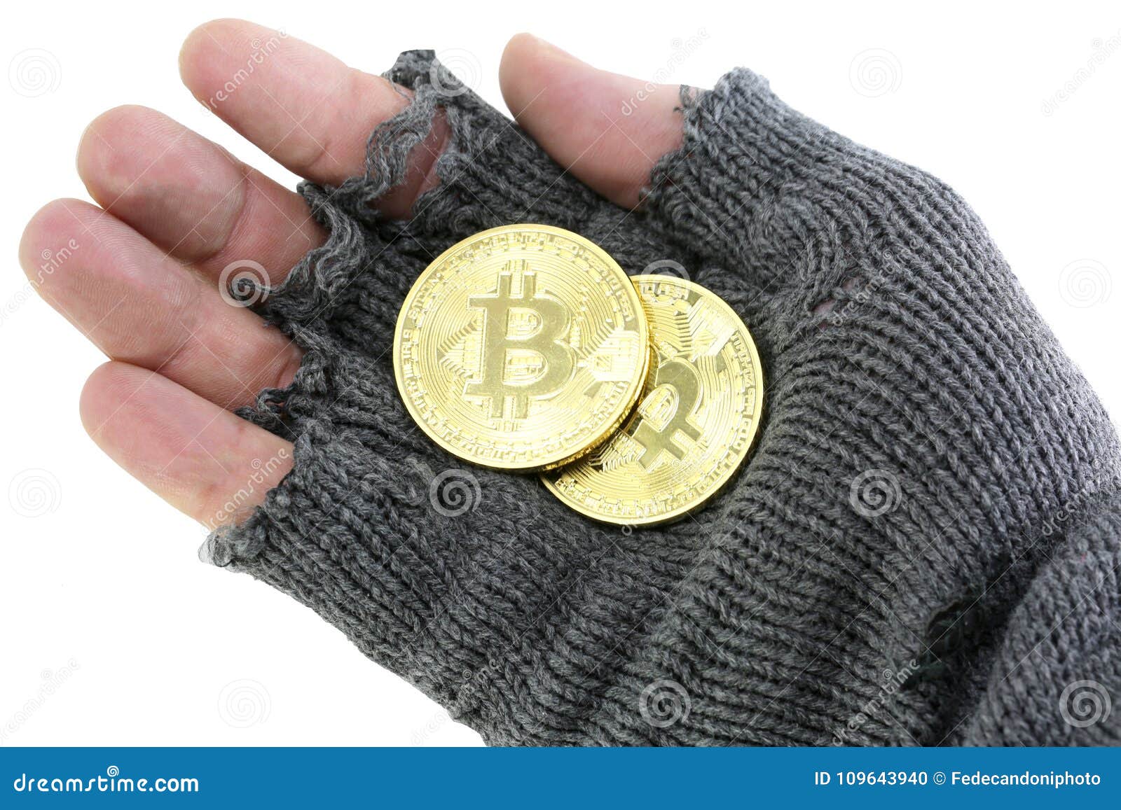Mão Dos Pobres Com a Luva Quebrada Com As Duas Moedas Do Bitcoin Foto de  Stock - Imagem de financiamento, abjetor: 109643940