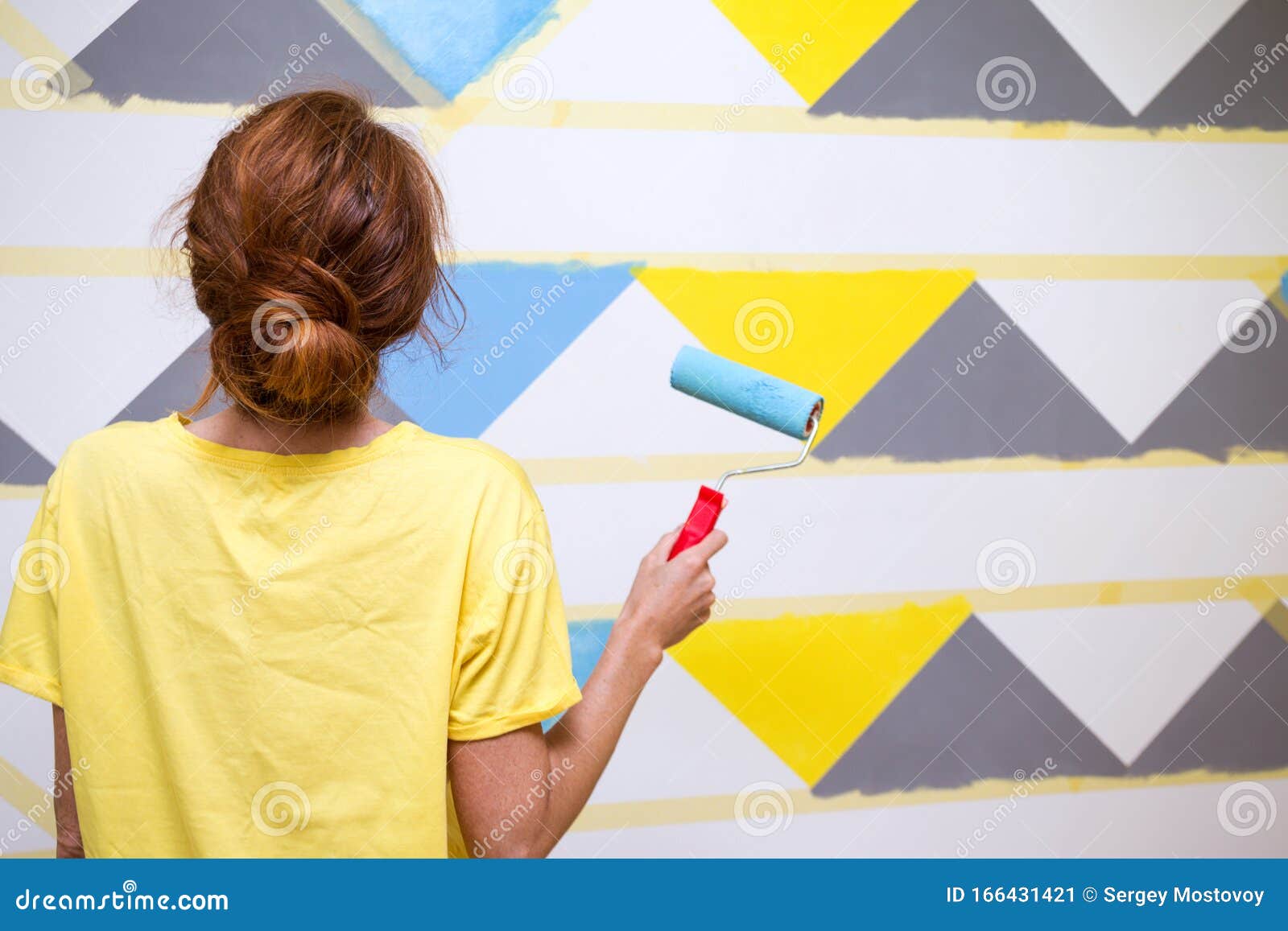 Madchen Malt Die Wand Stockbild Bild Von Hell Farbung 166431421