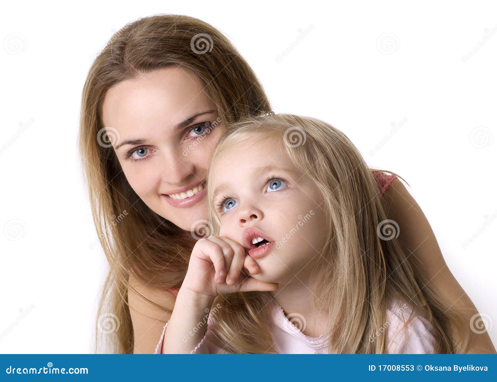 Рот матери рассказ. Девочка язык с мамой. Открытый рот мамы с дочкой. Девочка с мамой открытый рот. Маленькая девочка с мамой язык.