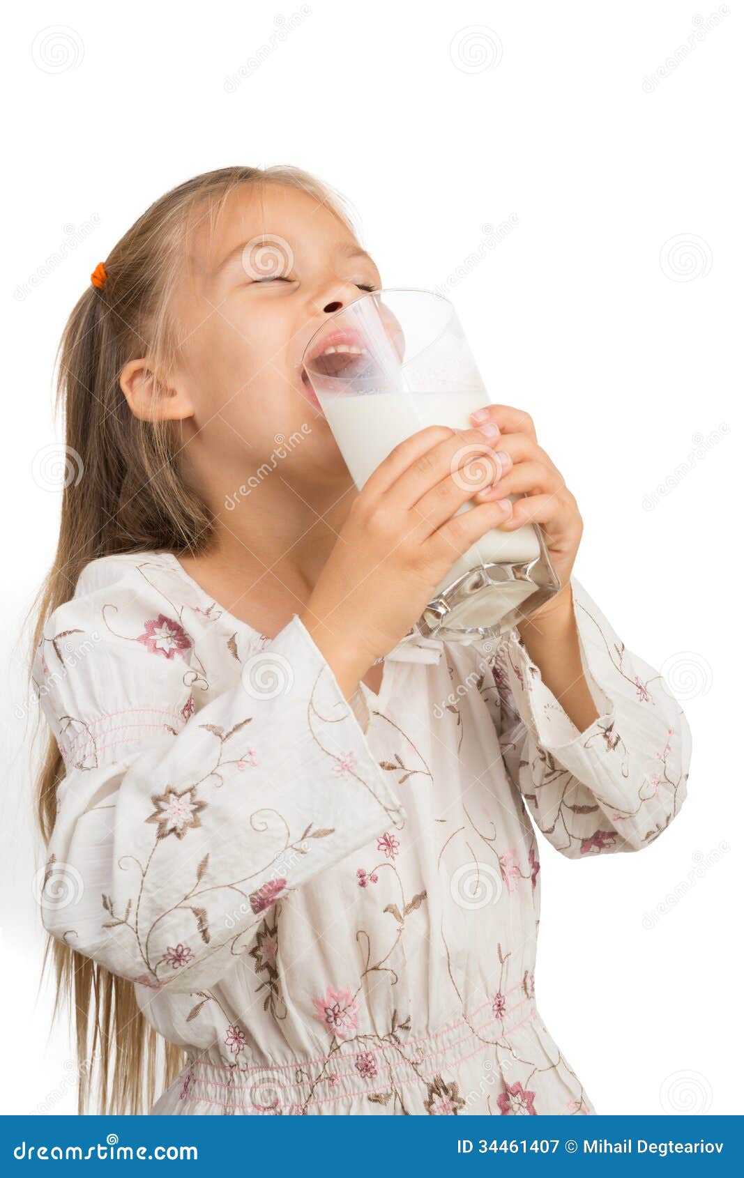 маленькая девочка пьет сперму фото 43