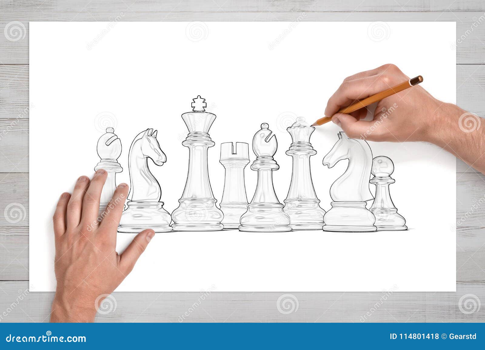 Mannliche Hande Benutzen Einen Bleistift Um Einen Ganzen Satz Weisse Schachfiguren Auf Papier Zu Zeichnen Stockfoto Bild Von Mannliche Schachfiguren