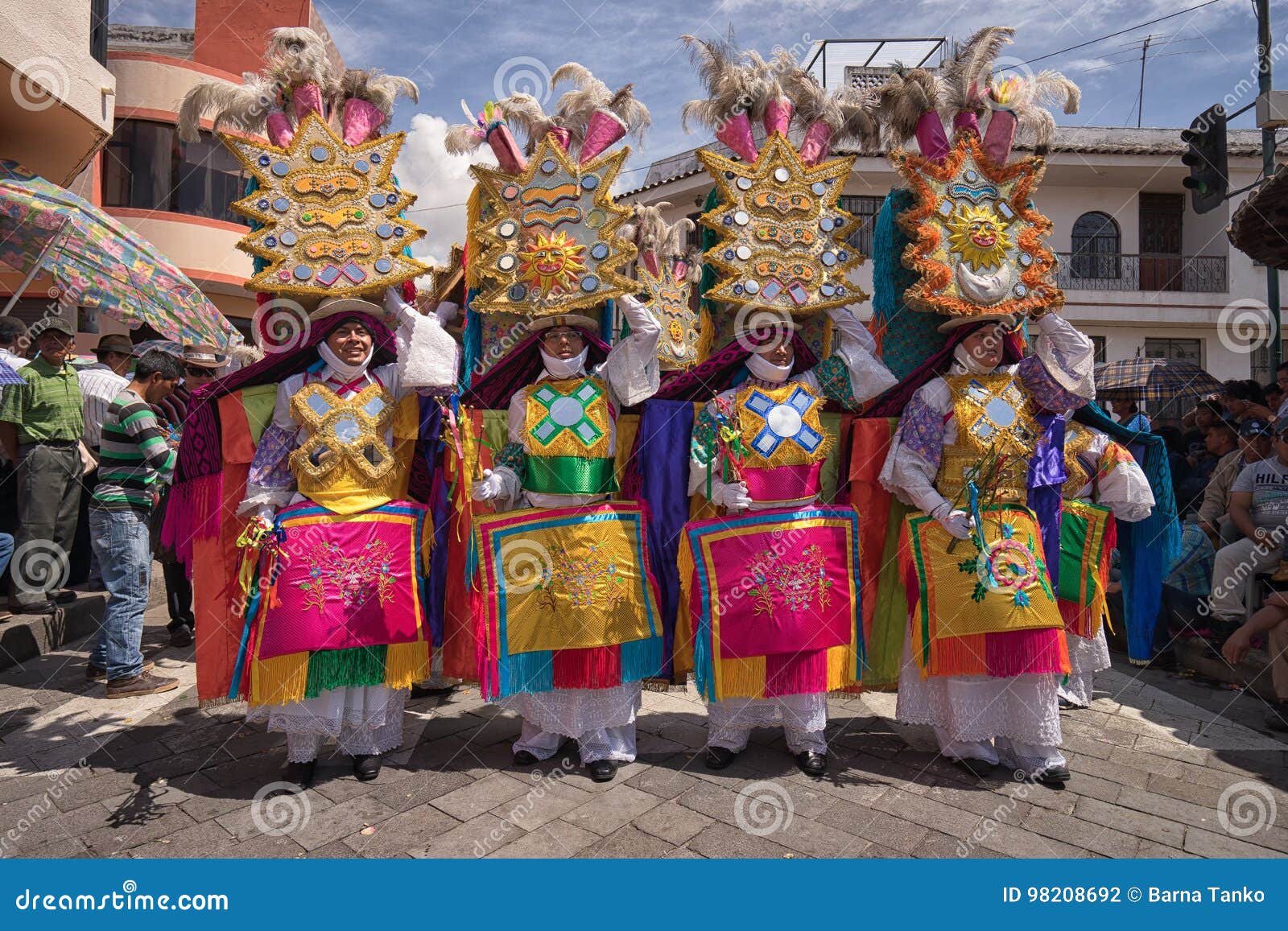 Mannliche Tanzer Am Corpus Christi Fuhren In Pujili Ecuador Vor