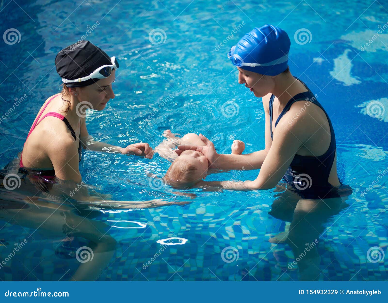 Mere Et Enfant Nouveau Ne A La Classe De Natation Infantile Lecons De Natation De Mise En Oeuvre D Instructeur Feminin Pour Le Pa Image Stock Image Du Parentalite Mere Mere Et Enfant Nouveau Ne A La Classe De Natation Infantile Lecons De Natation De Mise En Oeuvre D Instructeur Feminin Pour Le Pa Image Stock Image Du Parentalite Mere