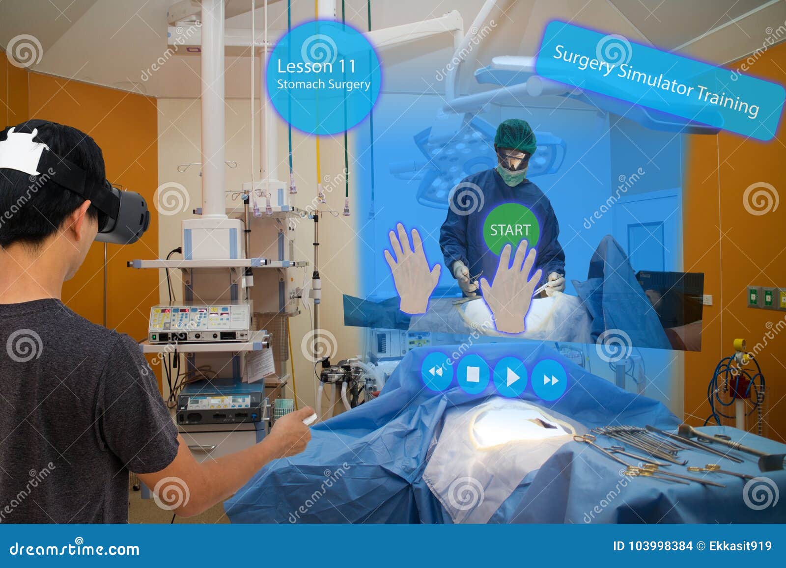 Médico Esperto Com a Tecnologia Da Realidade Aumentada E Virtual  Concentrada Foto de Stock - Imagem de virtual, estudar: 103998384