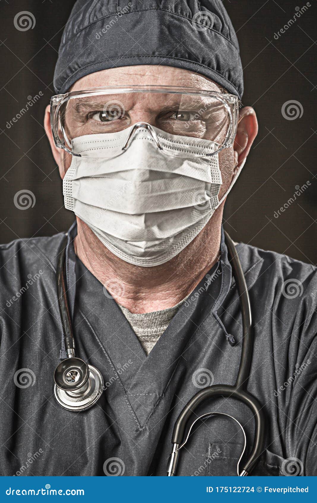 equipe médica de médicos e enfermeiros usando máscaras protetoras