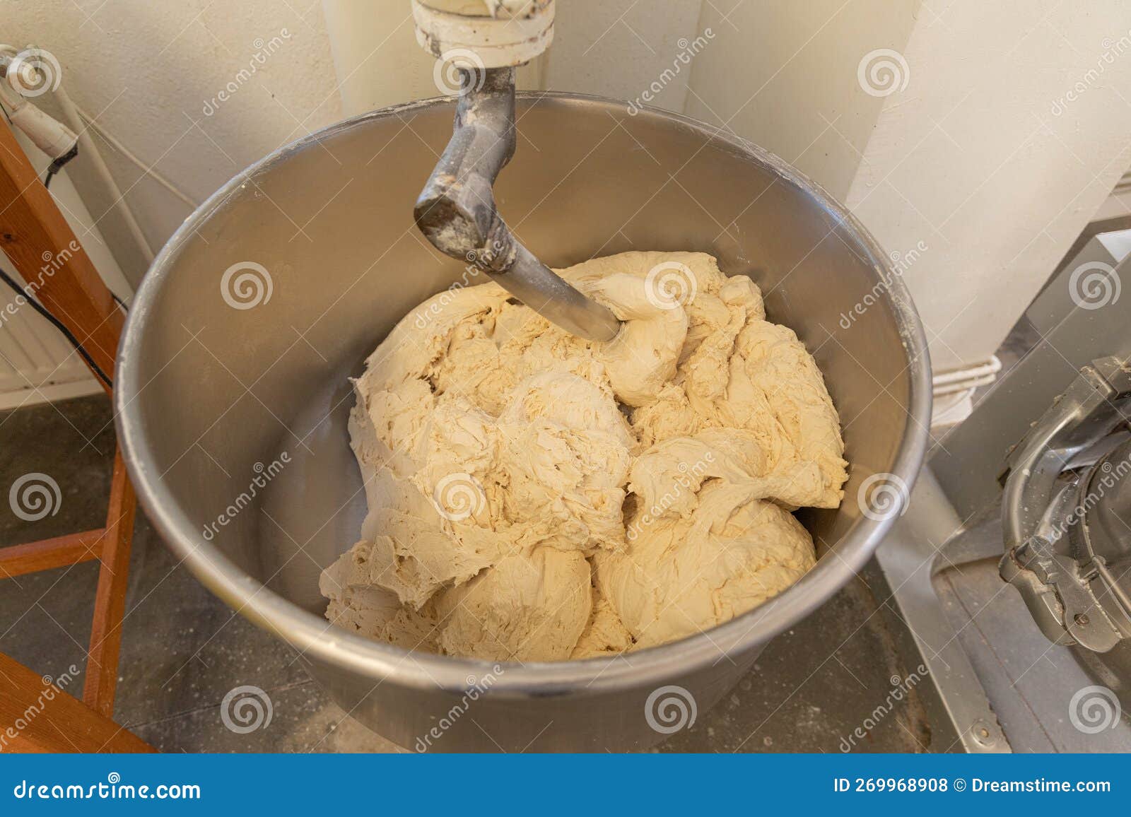 Fond Mélangeur à Pain Industriel Utilisé Par Le Chef Pour Pétrir Le Mélange  à Gâteau Pour La Préparation Photo Et Image en Téléchargement Gratuit -  Pngtree