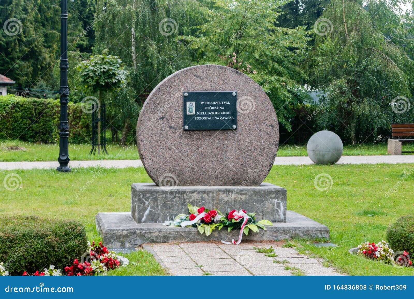 Mémorial En Hommage à Ceux Qui Sont Restés Inhumains Pour Toujours