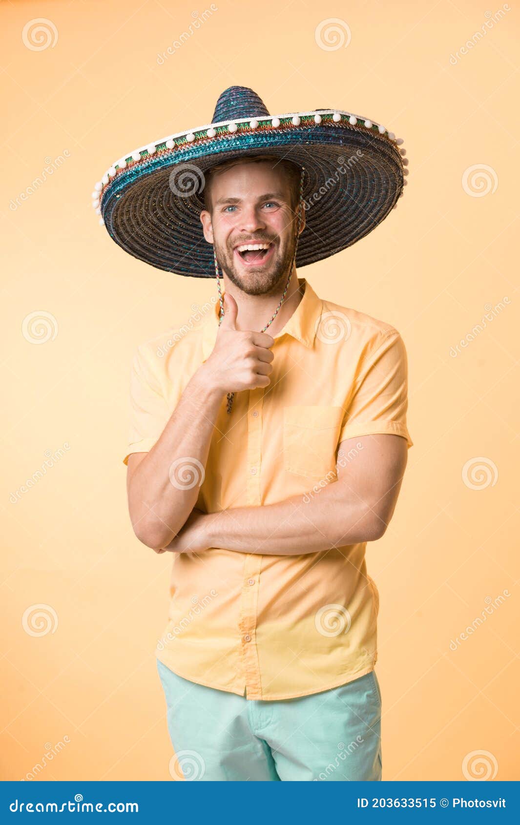México. Hombre Con Sombrero Mexicano. Estilo Mexicano De Hombre Hombre En Sombrero De Verano Con Sombrero Mexicano Imagen archivo - Imagen de latino, 203633515