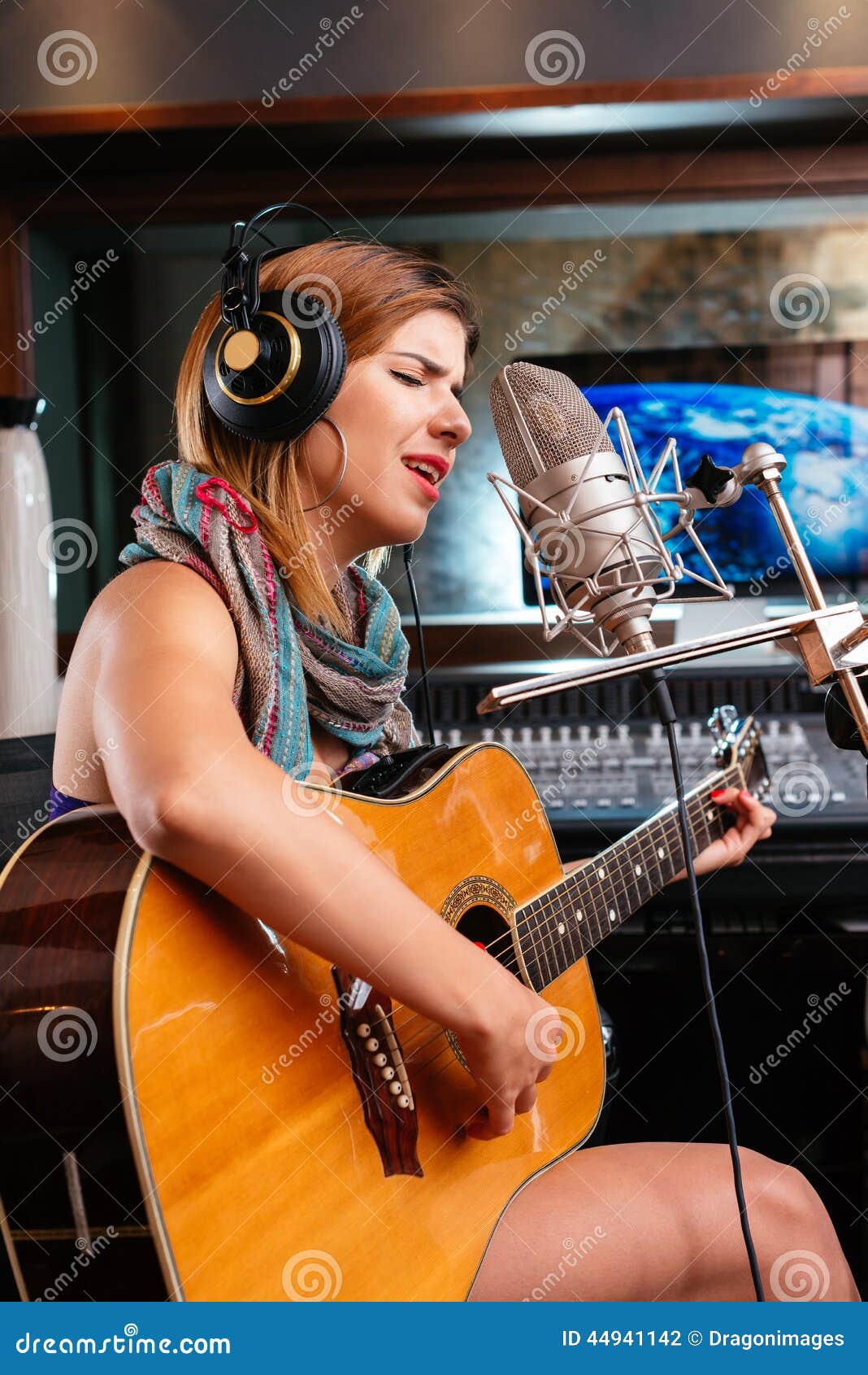 🎸✨ Hoy me animé con un clásico: Superstition de Stevie Wonder.\u2028En esta  versión, mezclo la melodía principal con los acordes al mismo tiempo, todo  en la guitarra. ¡Un buen reto para coordinar groove y ..., image size:1068x1690