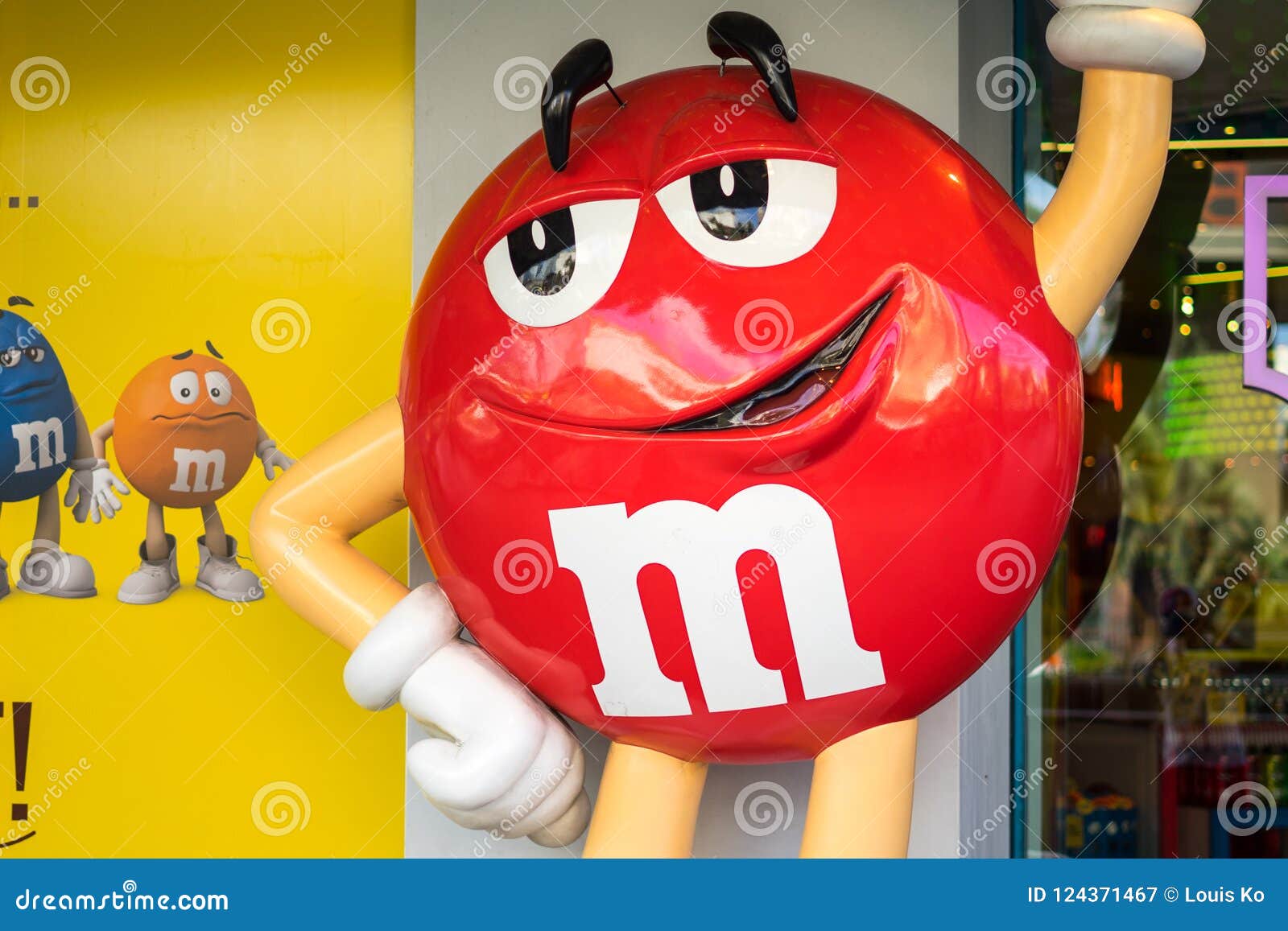 M&M`s World Character - Red in Las Vegas Editorial Photography - Image of  statue, casino: 124371467