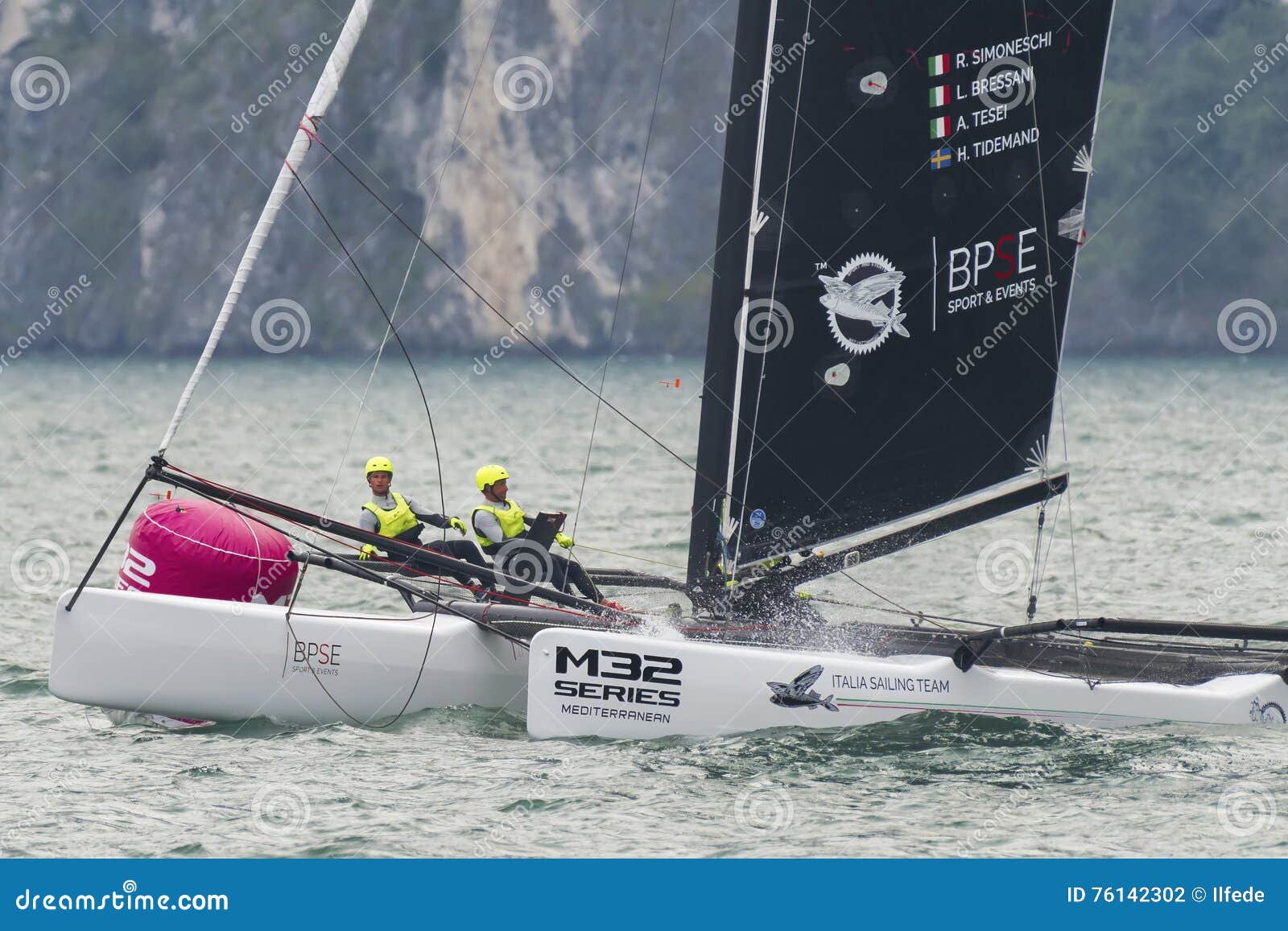 catamaran sailing competition