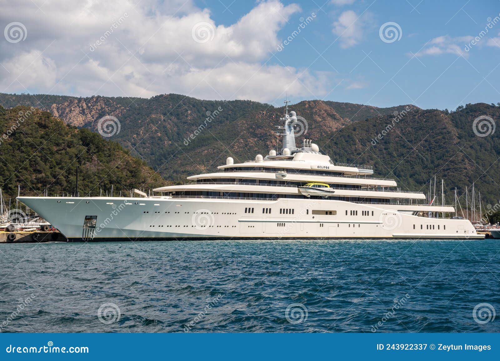 superyacht in marmaris