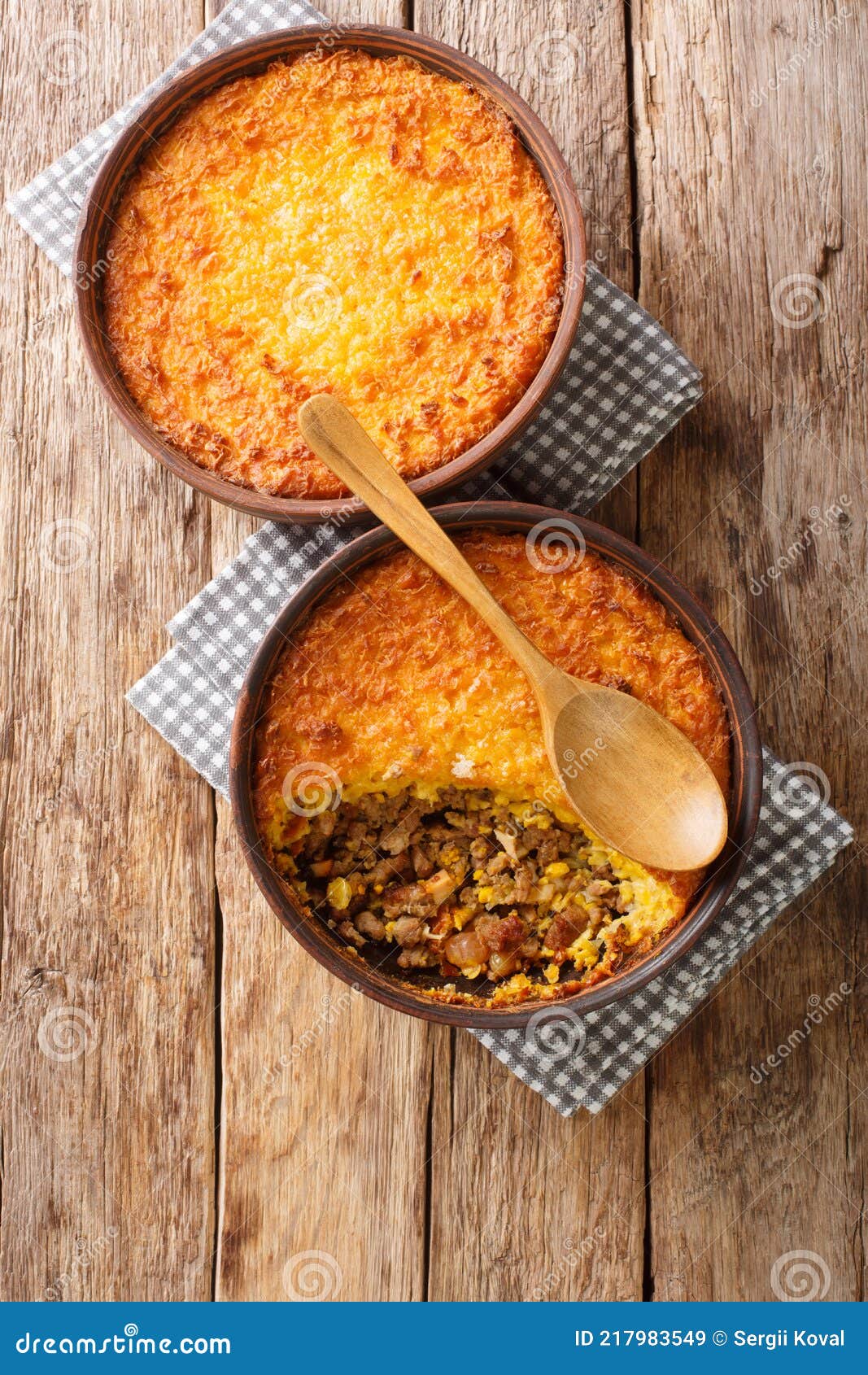 Maíz Y Carne Chilena Pastel De Choclo Primer Plano En El Bol. Vista  Superior Vertical Imagen de archivo - Imagen de argentino, bocado: 217983549