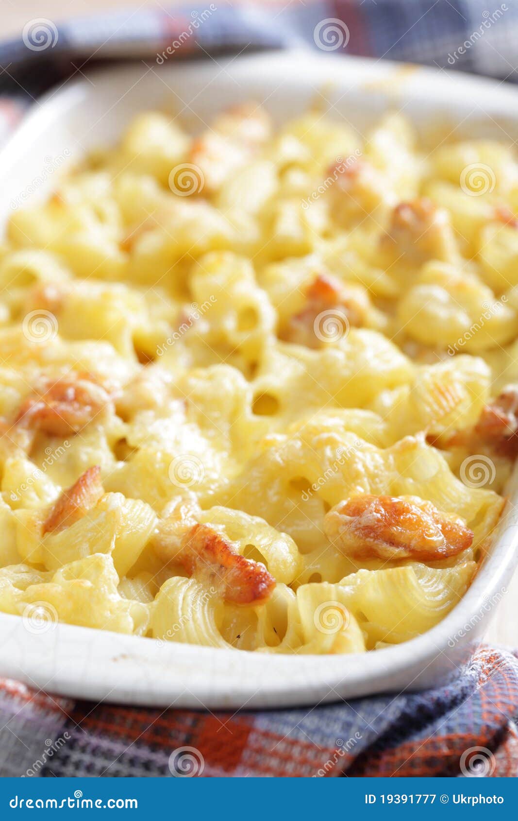 Mac cheese with chicken. Macaroni and cheese with chicken