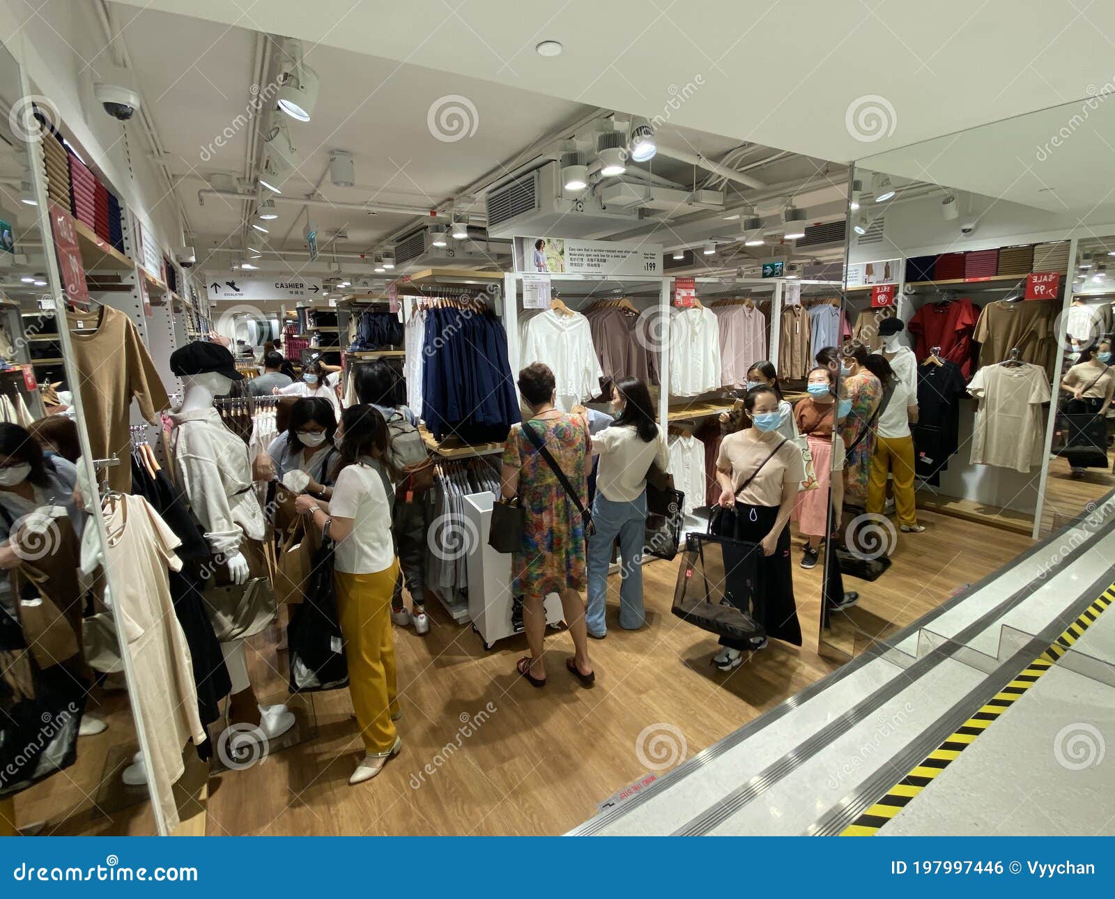 Macao Shopping China Macau Uniqlo Flagship Store Fashion Accessory ...