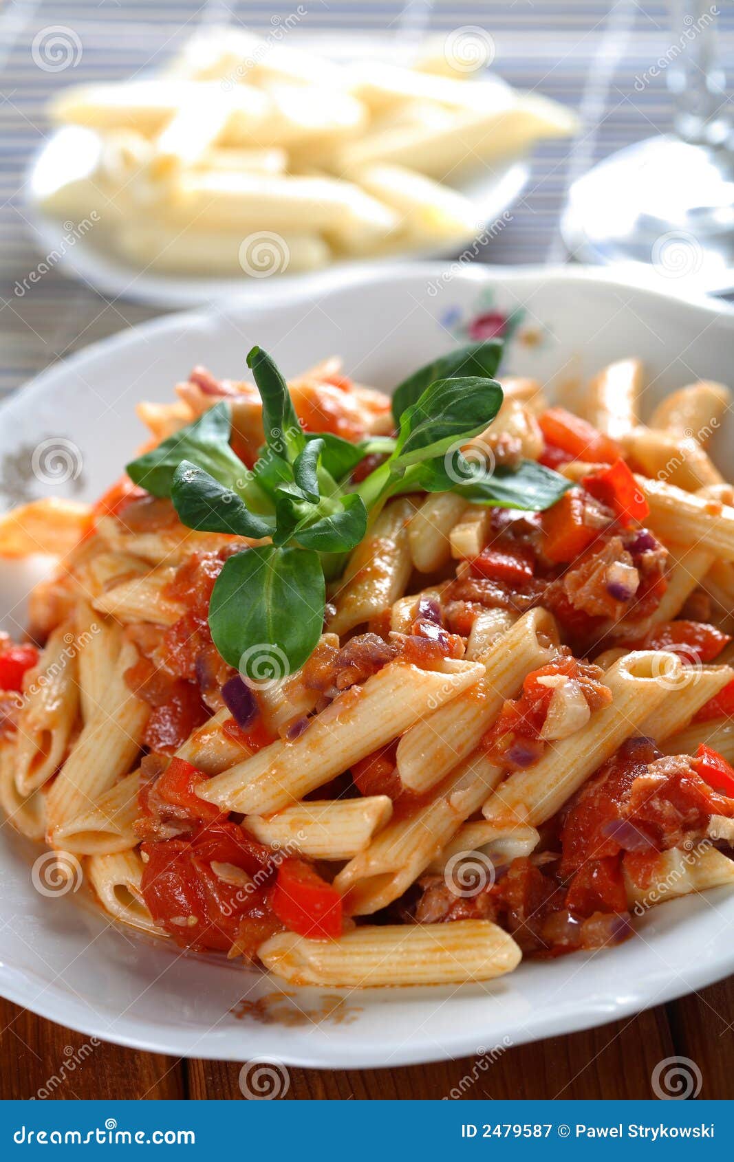 macaroni with tune and tomatoe