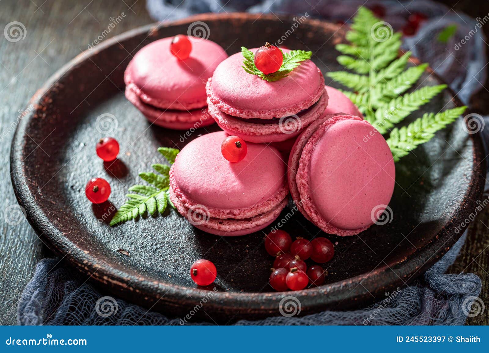 Macarons De Curry Rojo Delicioso Y Dulce Como Bocadillo De Primavera ...