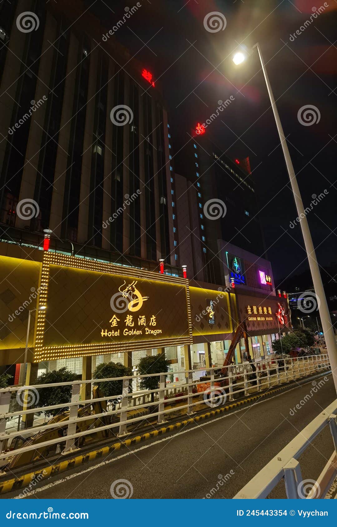 Macau Golden Dragon Slots Casinos De Casinos De Casinos De Satélites  Casinos Arquitetônicos Iluminação Noturna Neon Sinônimo Macao Imagem de  Stock Editorial - Imagem de dourado, arena: 245443354