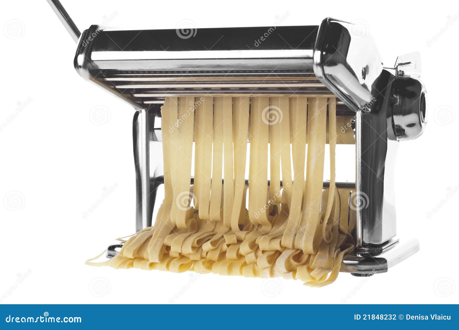 Macchina Della Pasta Con Le Tagliatelle Fresche Fotografia Stock - Immagine  di manuale, tagliatelle: 21848232