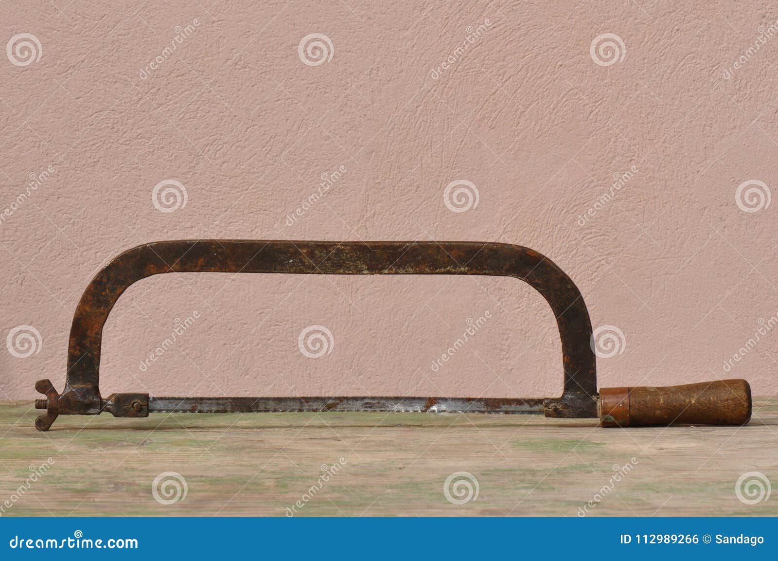 https://thumbs.dreamstime.com/z/macro-detail-old-rusty-hacksaw-carpentry-carver-old-rusty-hacksaw-112989266.jpg