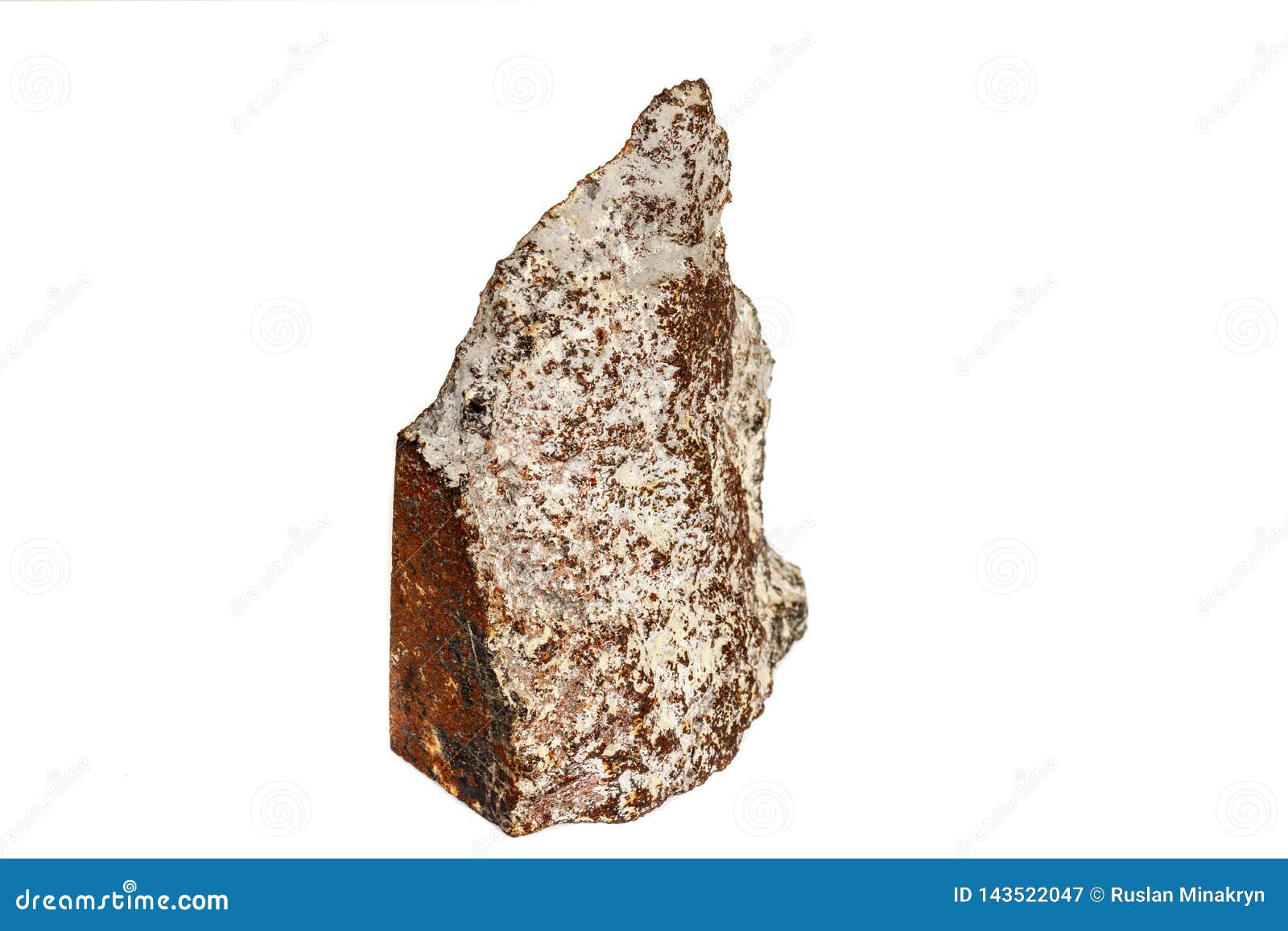 Macrosteen Mineraal Ijzer in Rots Op Witte Achtergrond Stock Afbeelding Image of metaal, 143522047