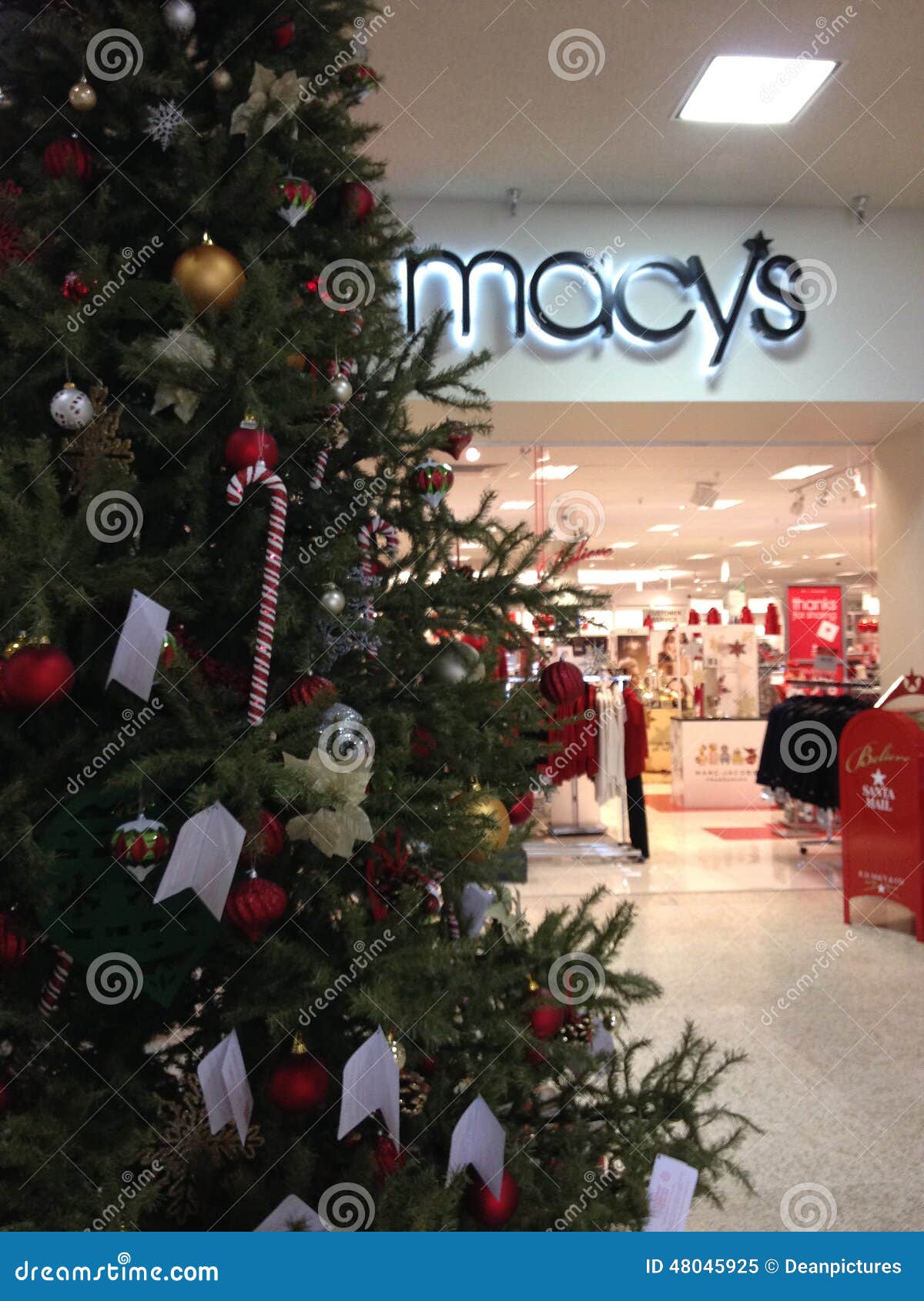 MACY S CHRISTMAS SALE editorial image. Image of tree - 48045925