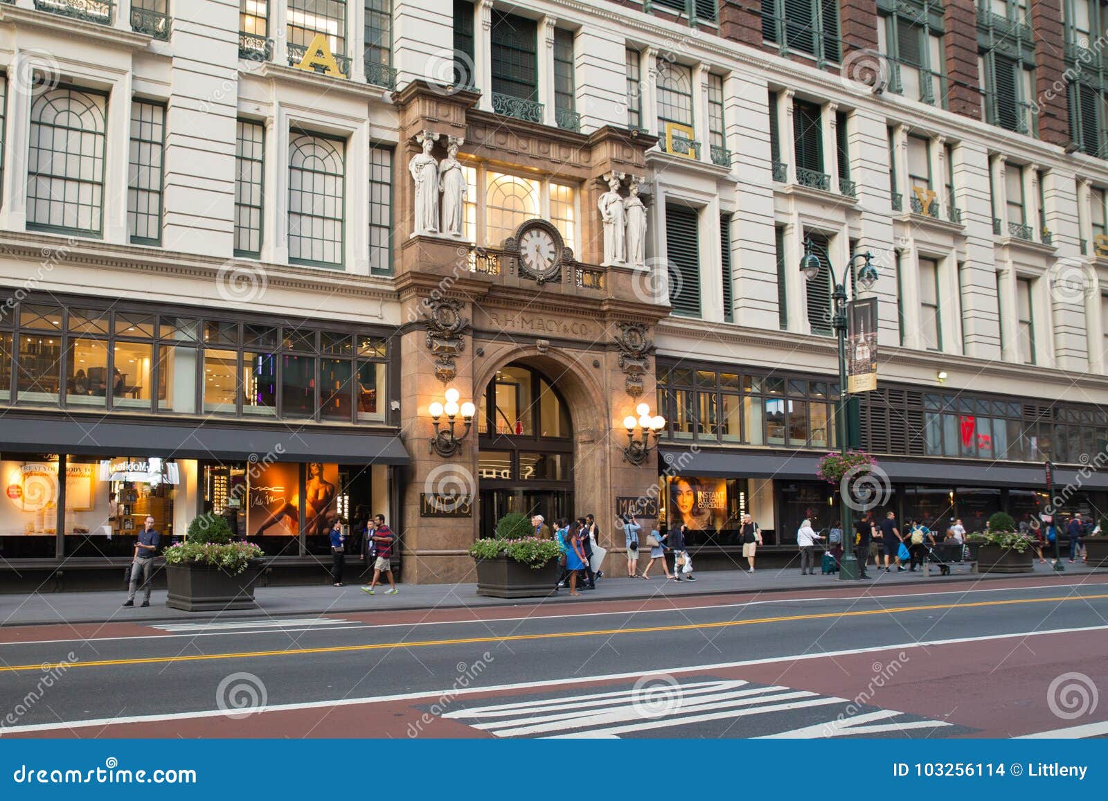 Macy-` s Herald Square NYC redaktionelles stockbild. Bild von amerika ...