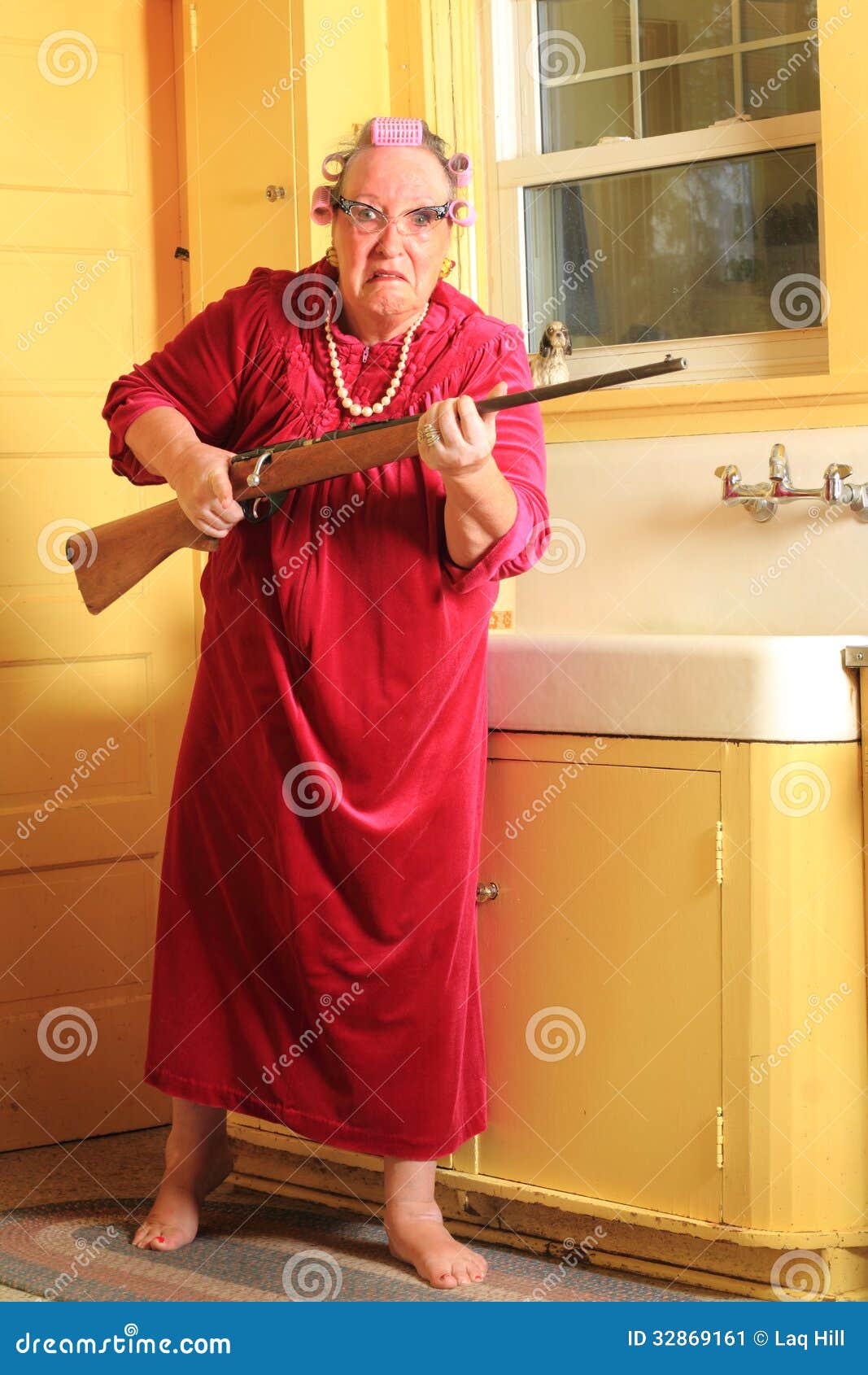 https://thumbs.dreamstime.com/z/mad-granny-rifle-senior-gray-haired-lady-wearing-cat-eye-glasses-pearls-curlers-her-hair-old-fashioned-yellow-32869161.jpg