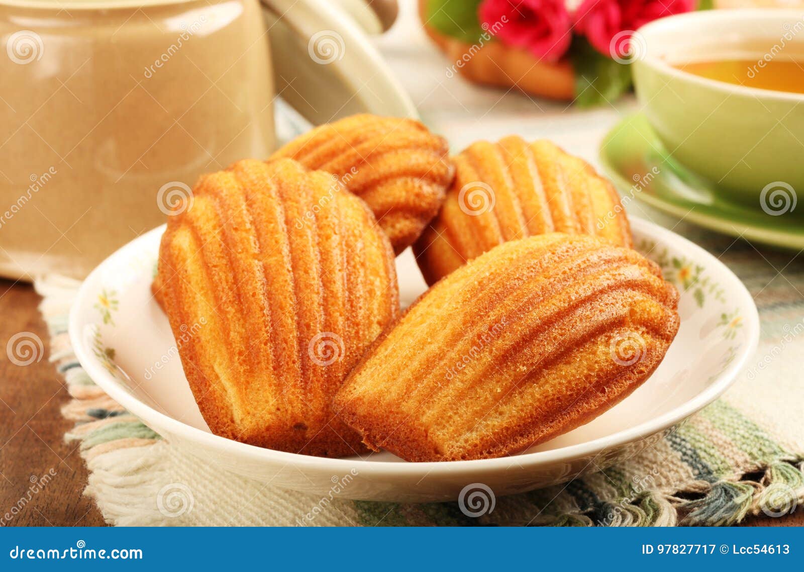Madeleine stock afbeelding. Image of snack, zoet, korst 97827717