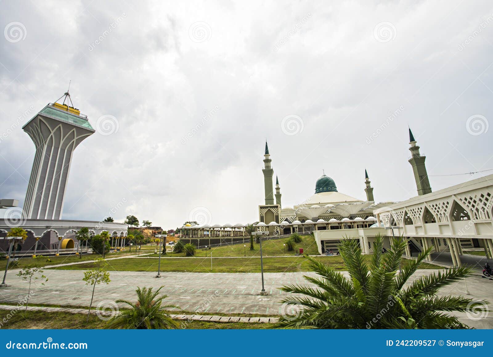 madinatul iman mosque, the biggest mosque in balikpapan city, east kalimantan, indonesia.