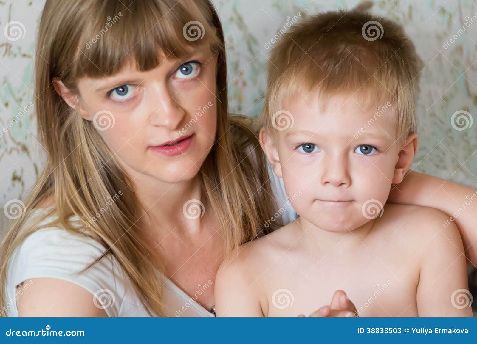 порно инцест мать трахает малолетнего сына фото 21