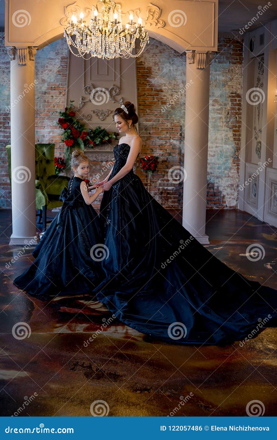 Madre E Hija En Vestido De Noche Foto de archivo - Imagen de lifestyle, hija: 122057486 Madre E Hija En Vestido De Noche Foto de archivo - Imagen de lifestyle, hija: 122057486