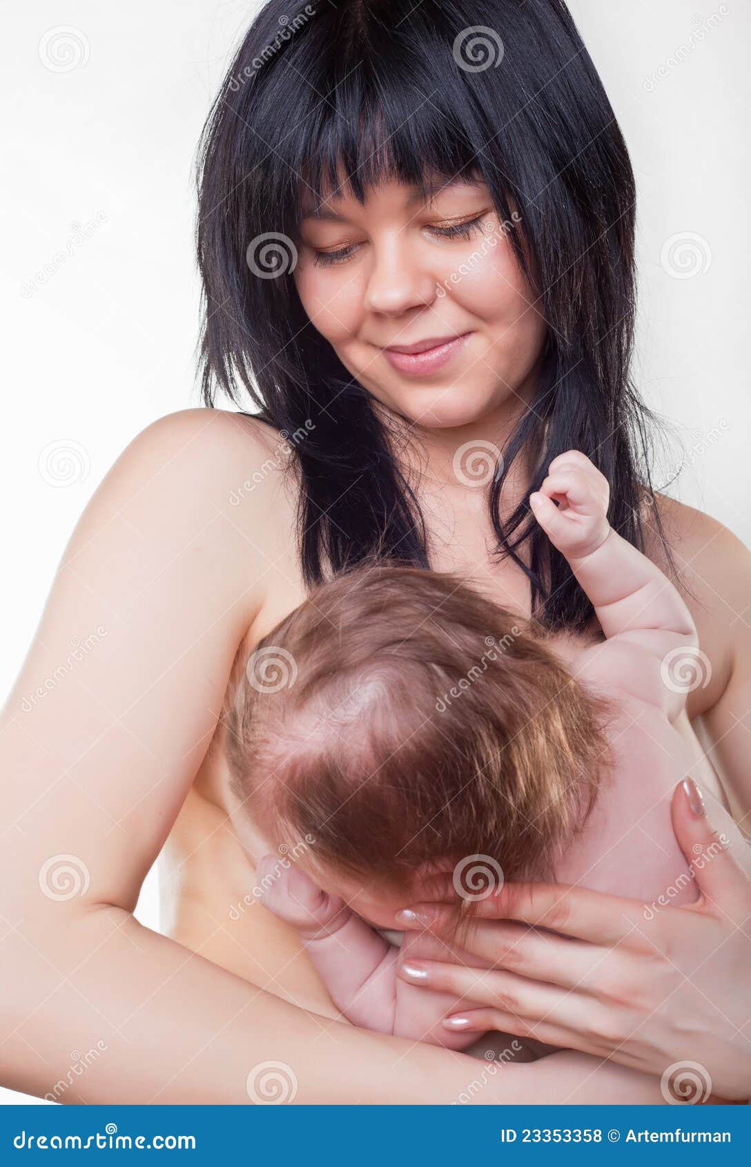 сын держит за грудь маму фото 96