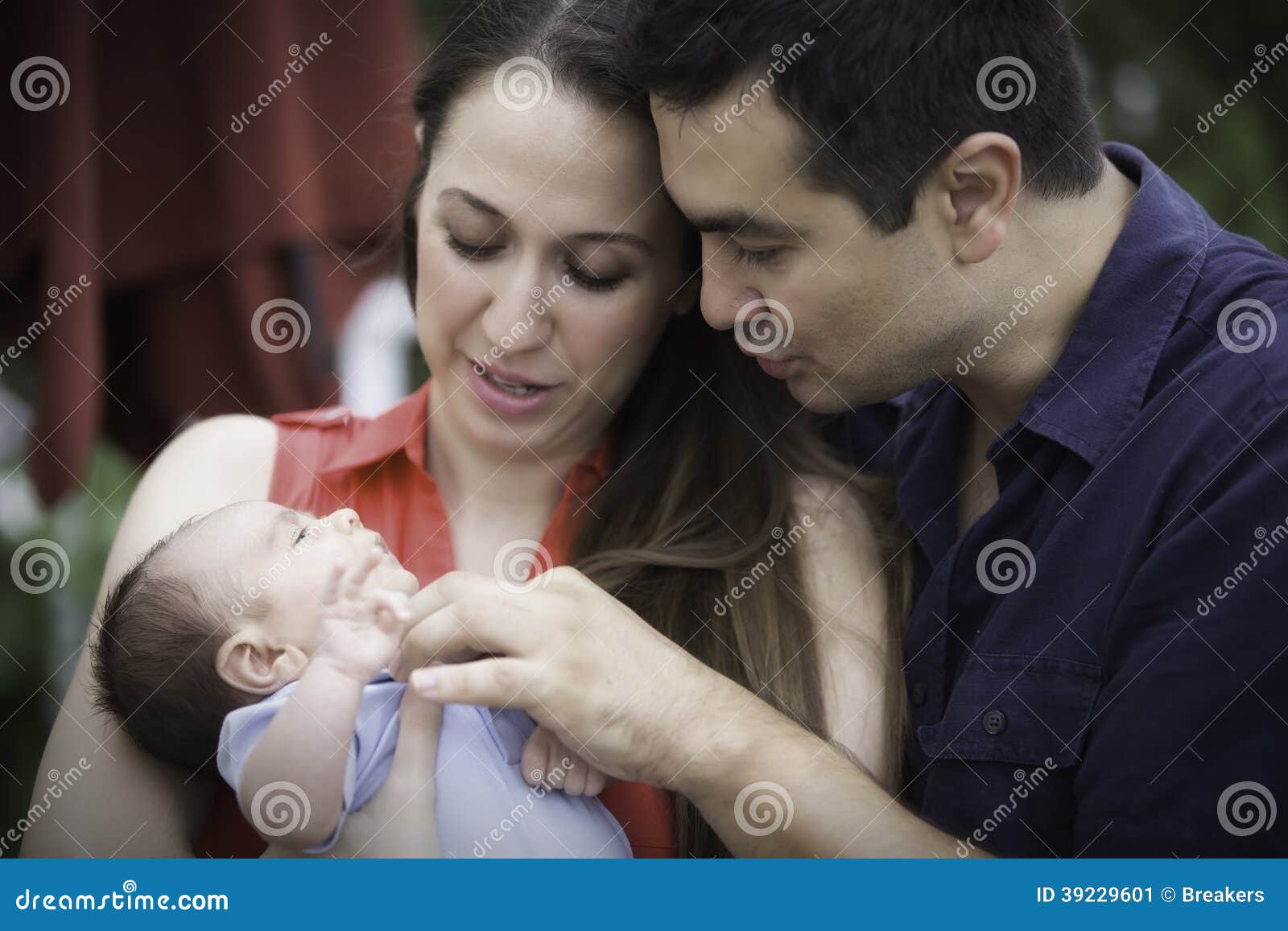 Madre Y Padre Que Juegan Con Su Hijo Imagen De Archivo Imagen De Lifestyle Adulto 39229601 