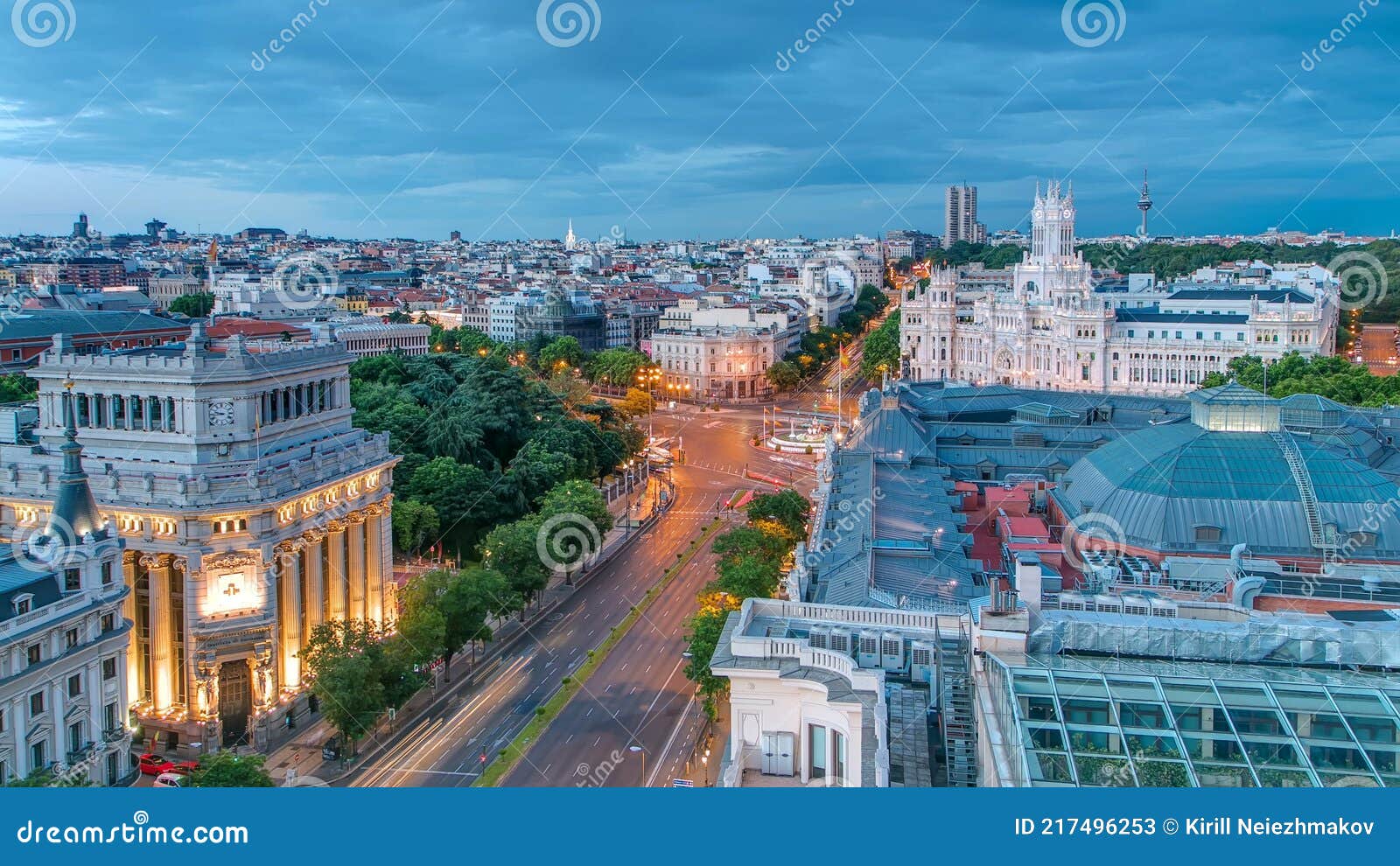 madrid day to night timelapse, beautiful panorama aerial view of madrid post palacio comunicaciones, plaza de cibeles