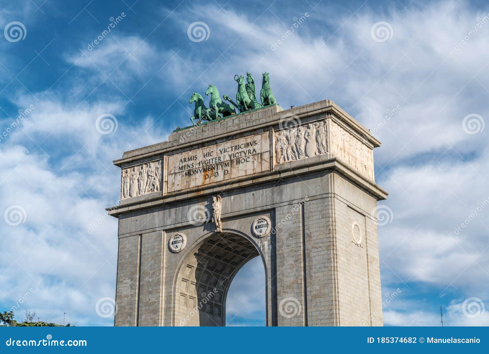 arco de la victoria triumphal arch to commemorate 1936 victory of bando nacional troops against republicans in spanish civil war