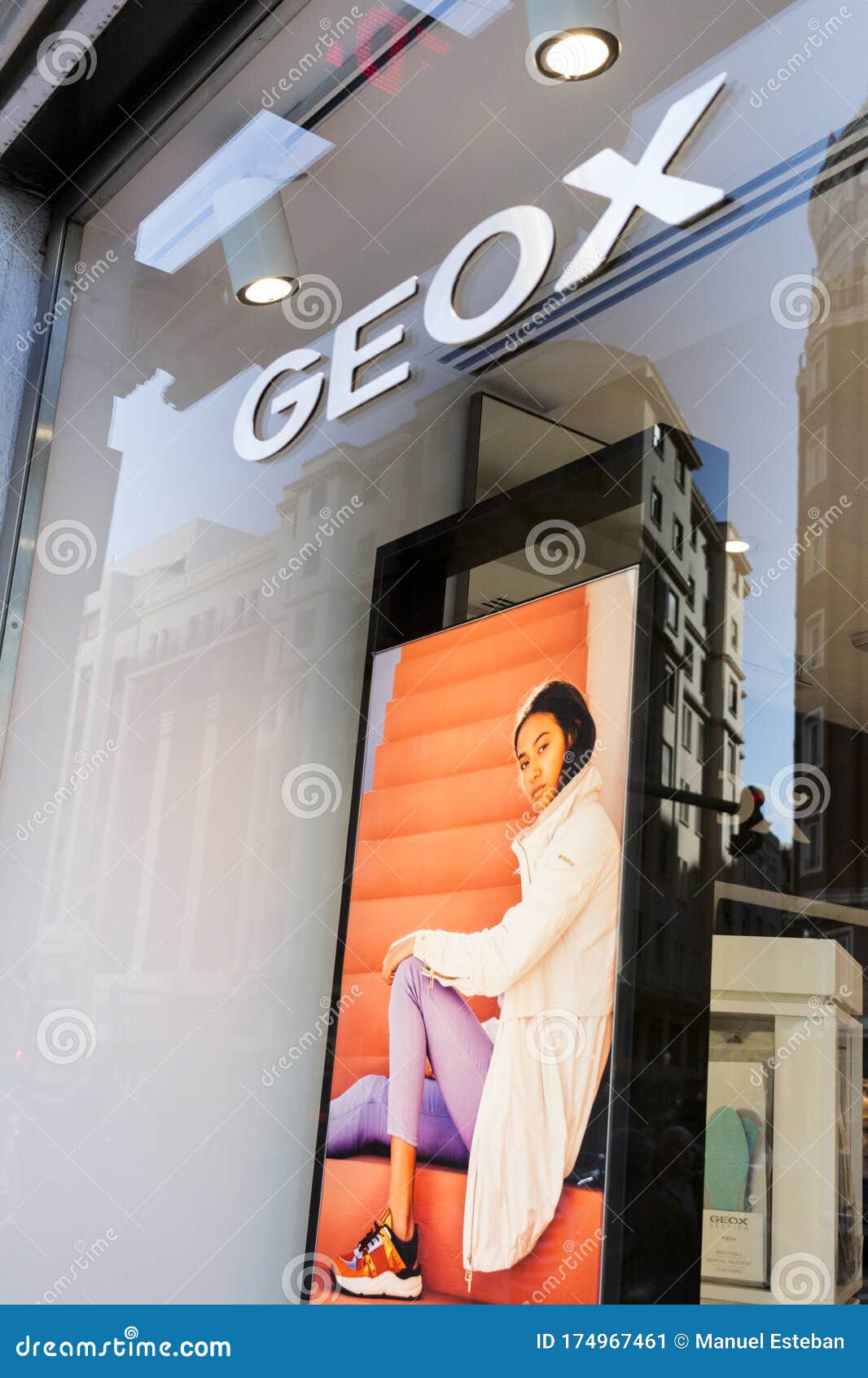 Geox logo Geox`s shop editorial photo. Image of company - 174967461