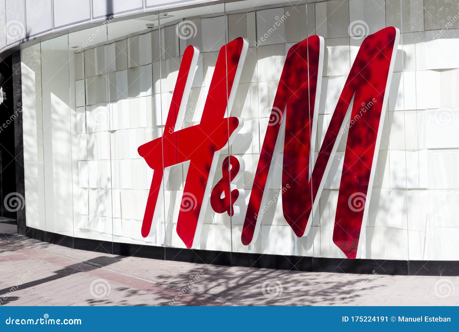 H&M Logo - H&M Logo transparent PNG - StickPNG - You can now download ...