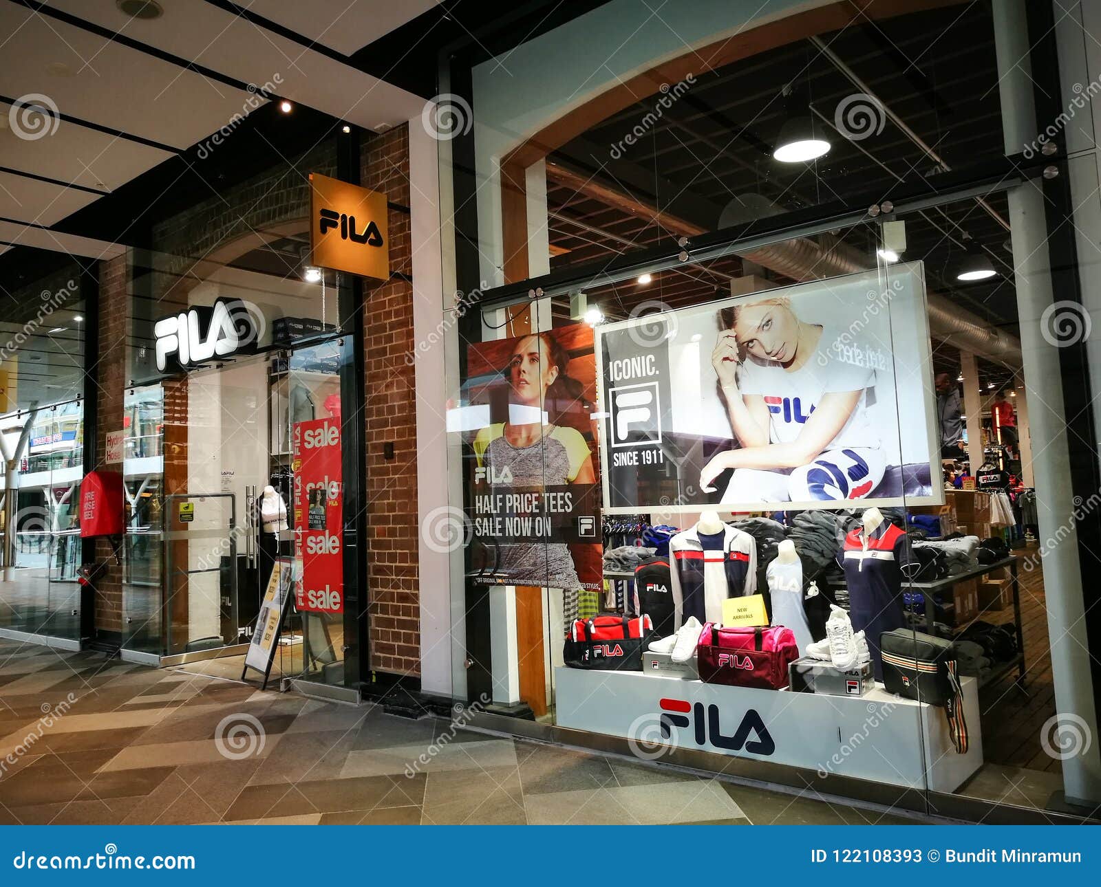 Magasin De Détail De FILA Sportswear, D'habillement De Tennis, De