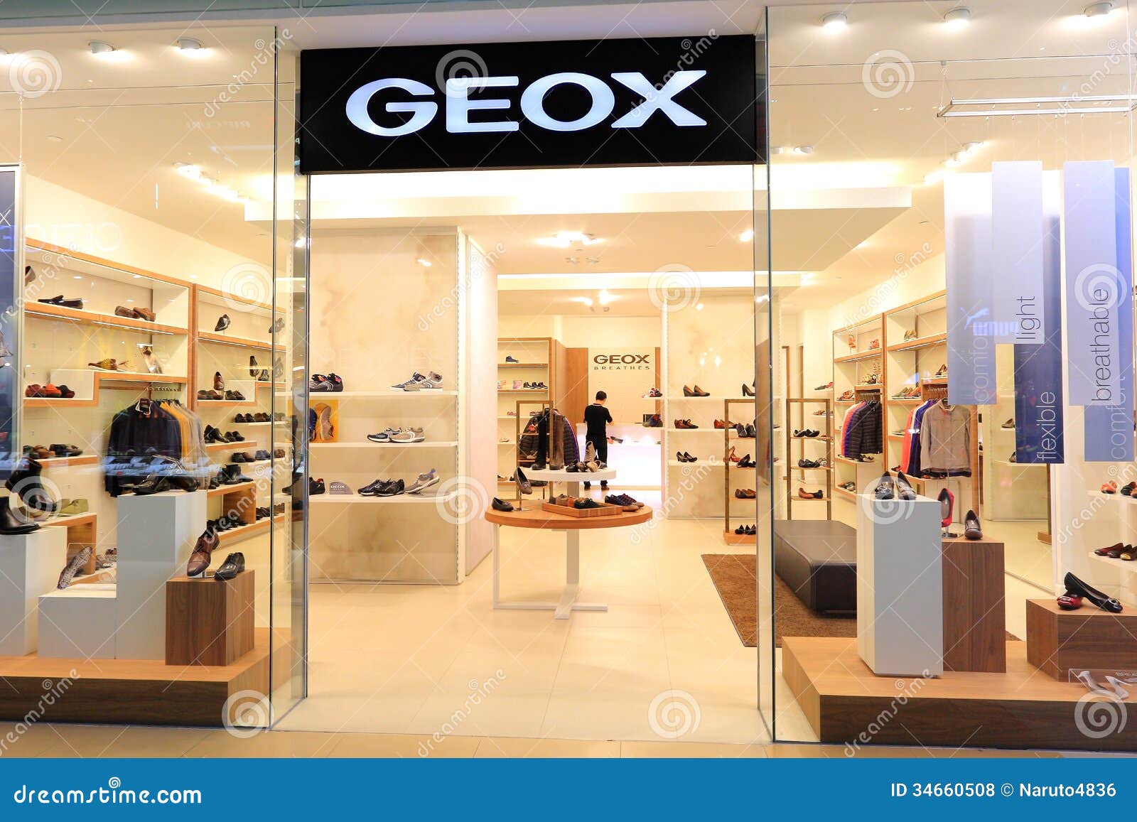 Onderzoek Afstoten Garderobe Magasin de GEOX photo stock éditorial. Image du marina - 34660508