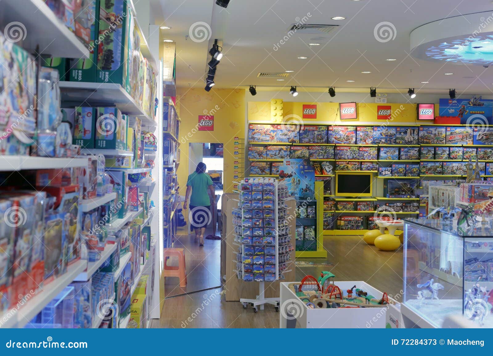 magasin de jouet pour enfant